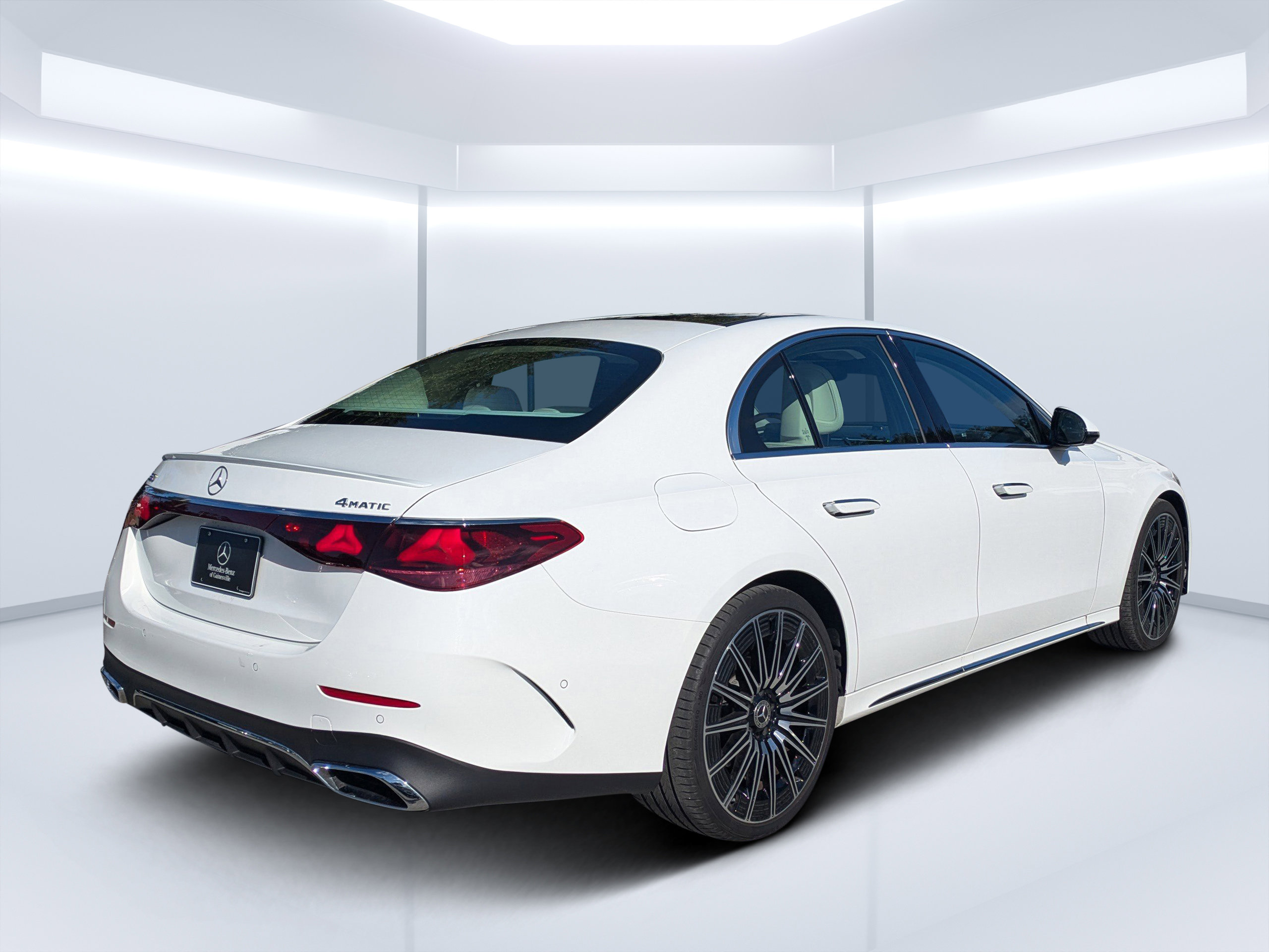 Used 2025 Mercedes-Benz E 350 4MATIC Sedan image 6