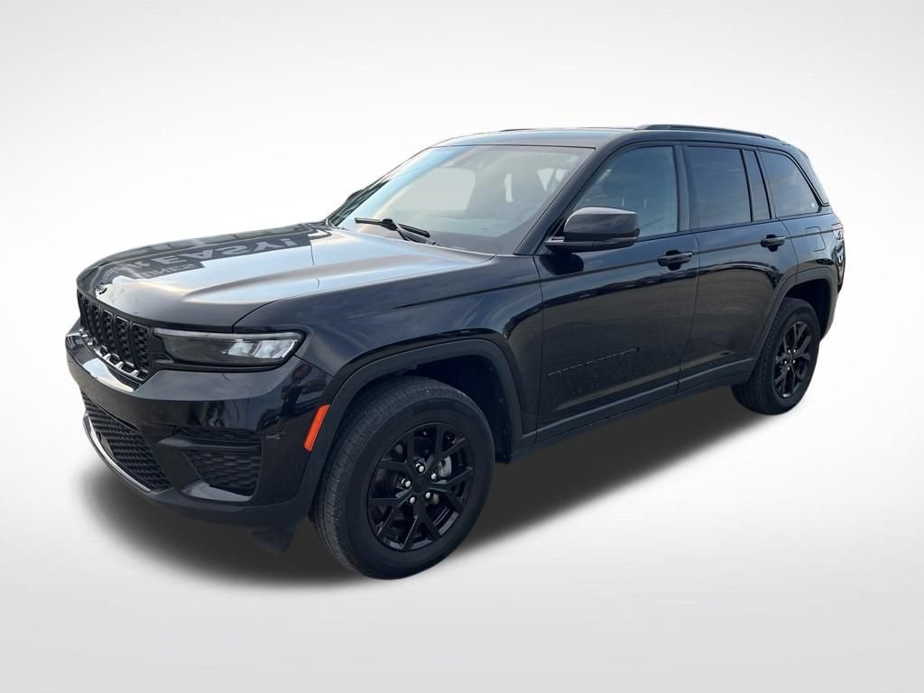 Used 2024 Jeep Grand Cherokee Altitude AWD/4WD image 3