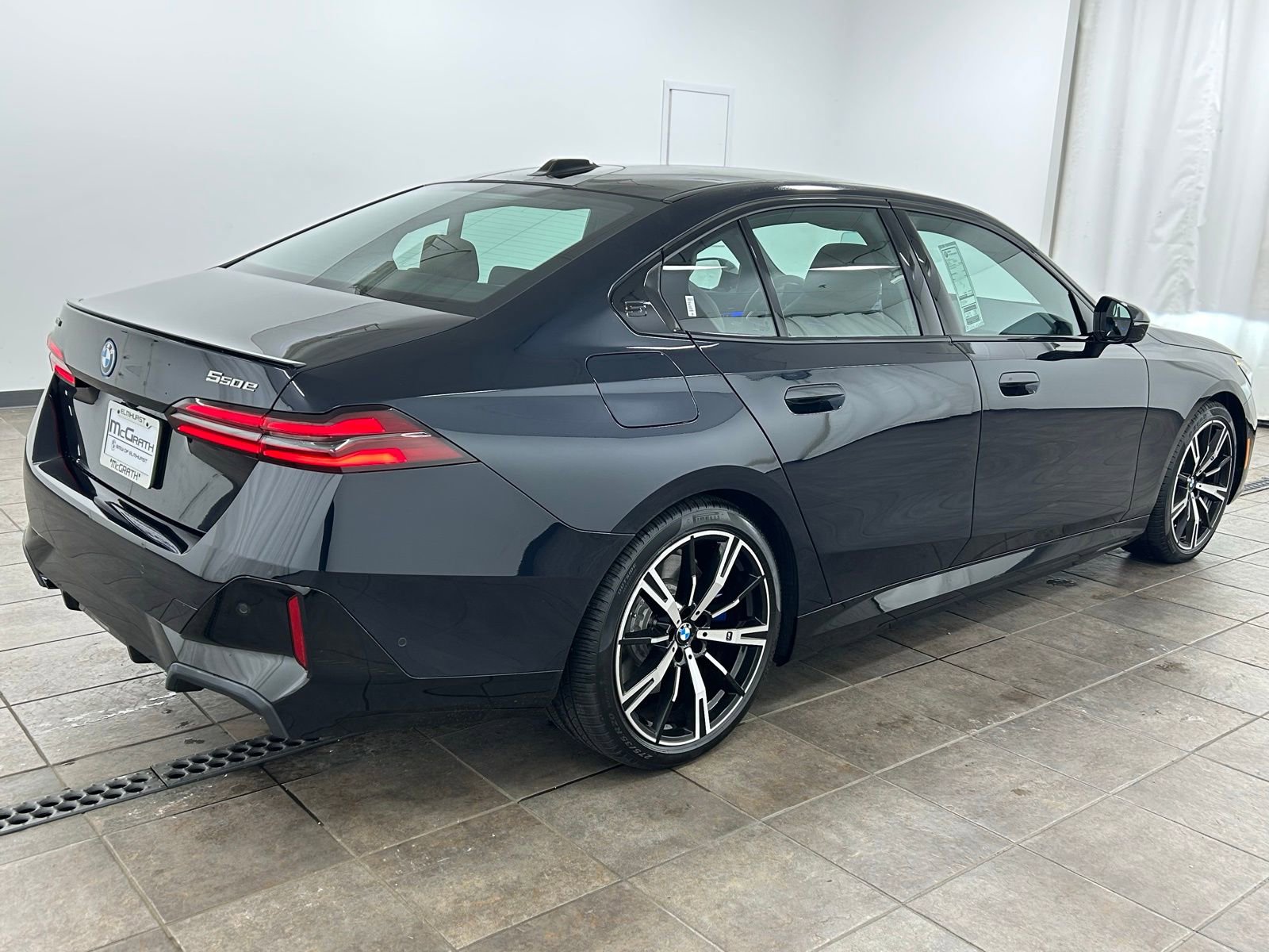 Used 2026 BMW 550e xDrive AWD/4WD image 5