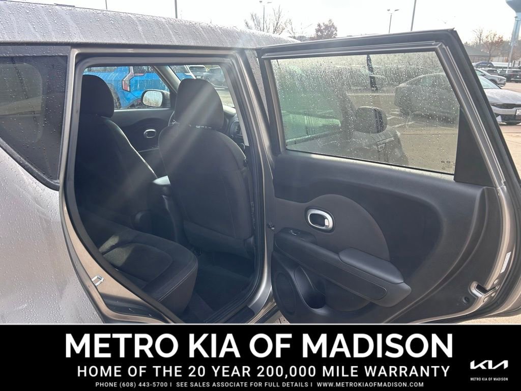 Used 2017 Kia Soul Base image 25