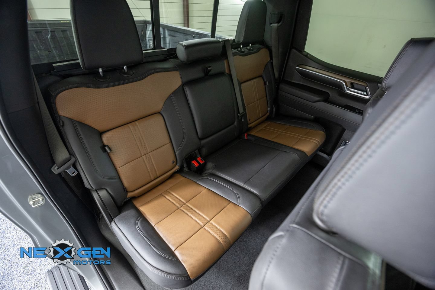 Used 2025 Chevrolet Silverado 1500 High Country w/ Technology Package AWD/4WD image 41