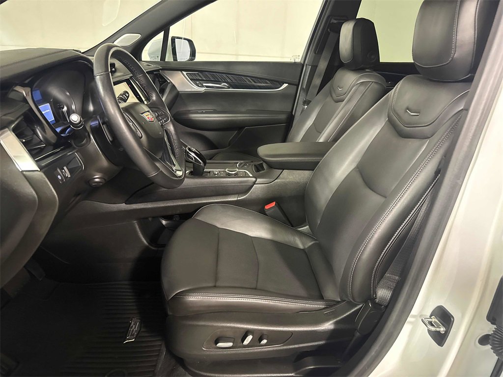 Used 2023 Cadillac XT6 Premium Luxury image 10