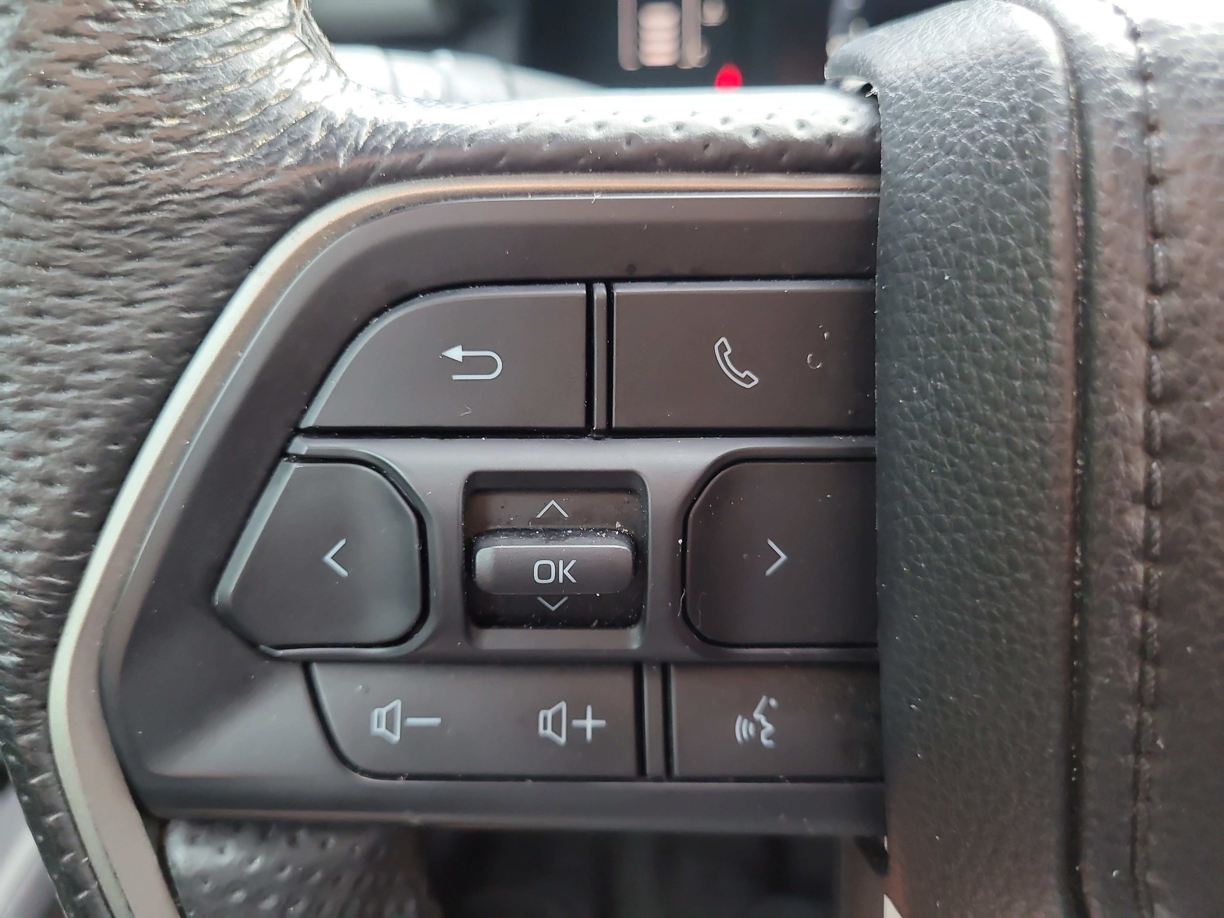 Used 2024 Toyota Tacoma SR5 w/ SR5 Upgrade Package AWD/4WD image 30