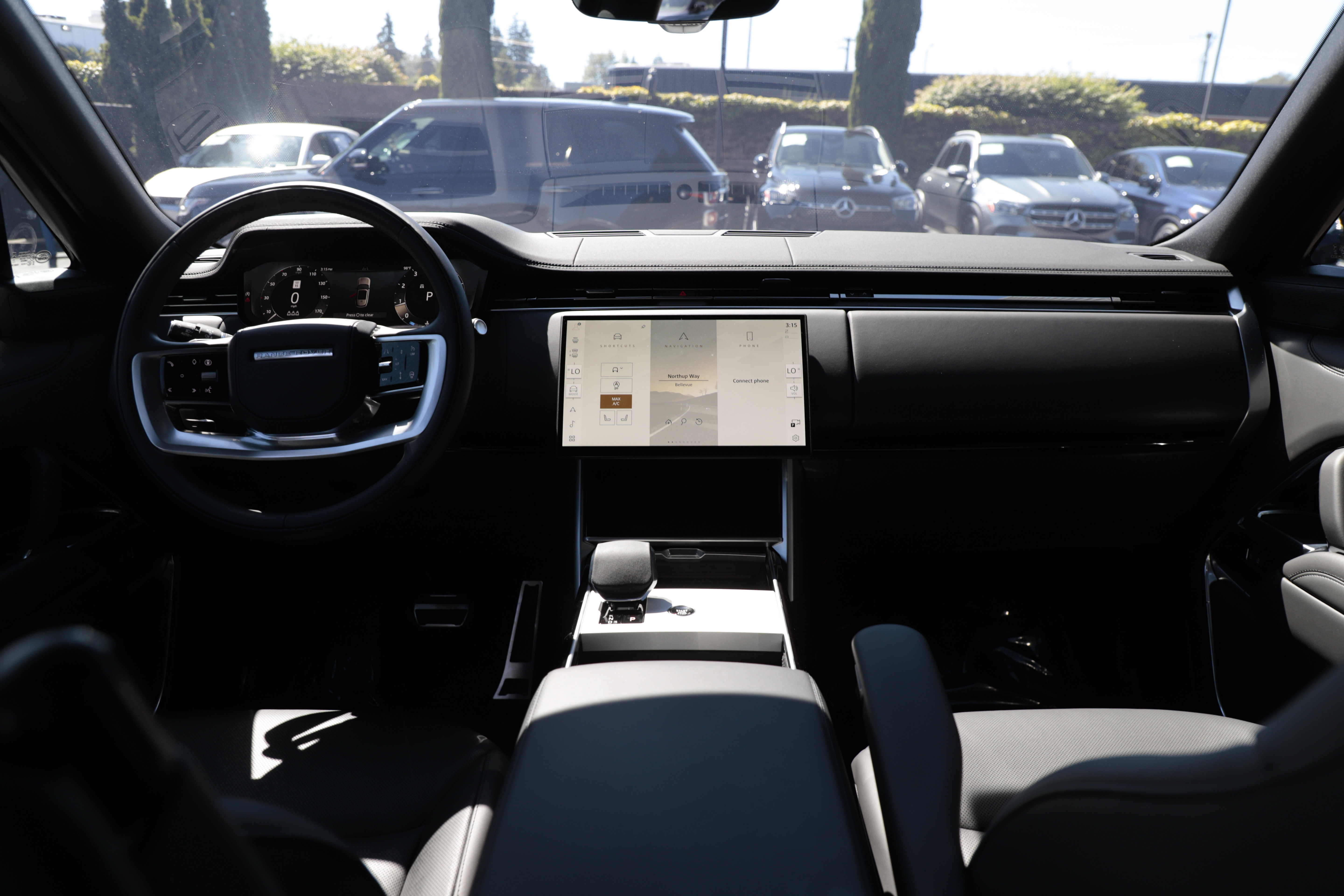 Certified 2025 Land Rover Range Rover SE AWD/4WD image 16