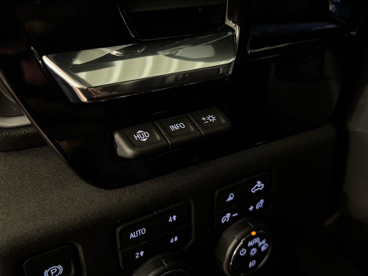 Used 2024 Chevrolet Silverado 2500 High Country w/ Technology Package image 22