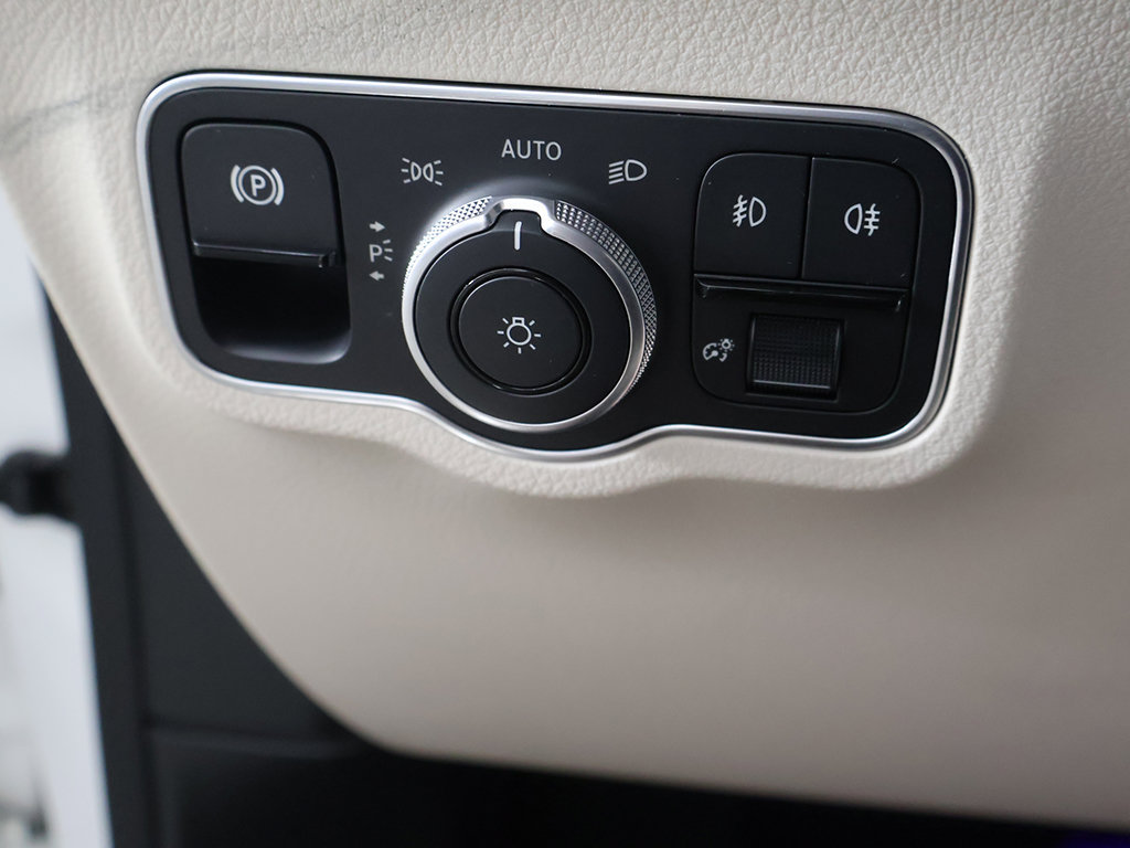 Used 2024 Mercedes-Benz GLA 250 4MATIC w/ Winter Heating Package image 34