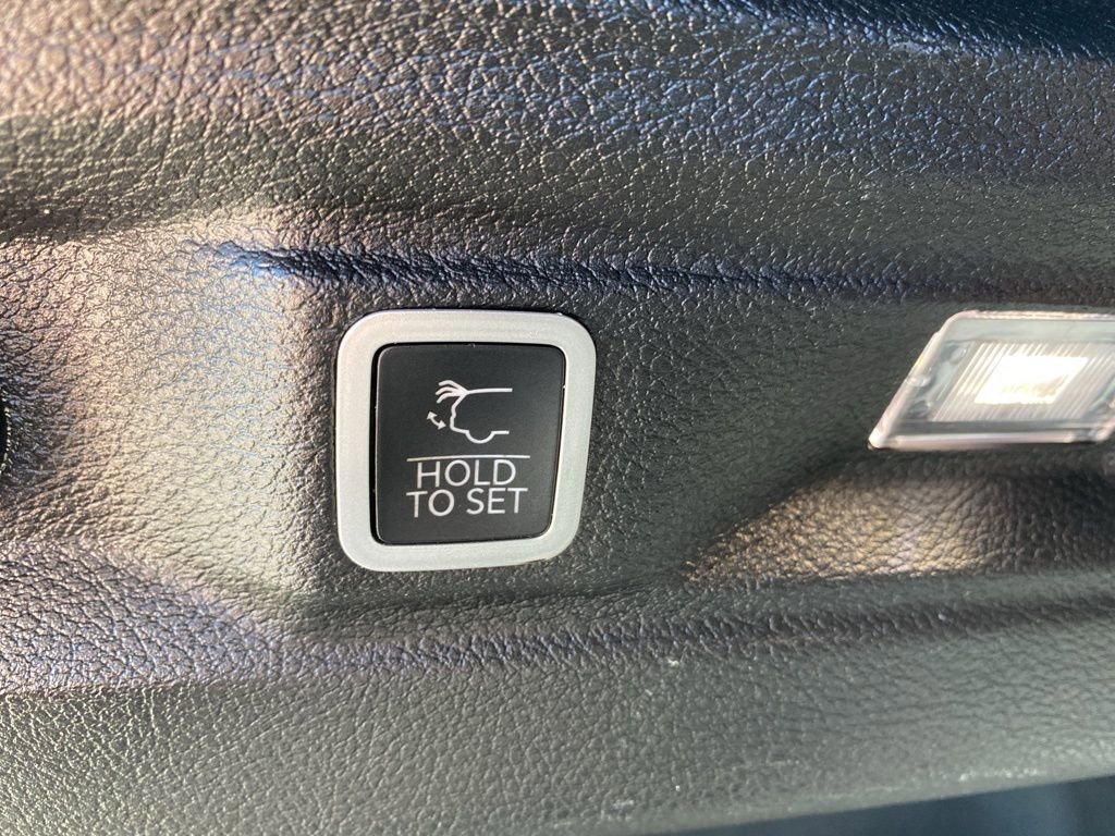 Used 2023 Jeep Grand Cherokee L Laredo image 18