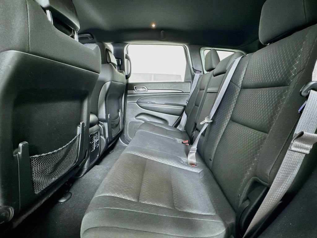 Used 2020 Jeep Grand Cherokee Laredo AWD/4WD image 10