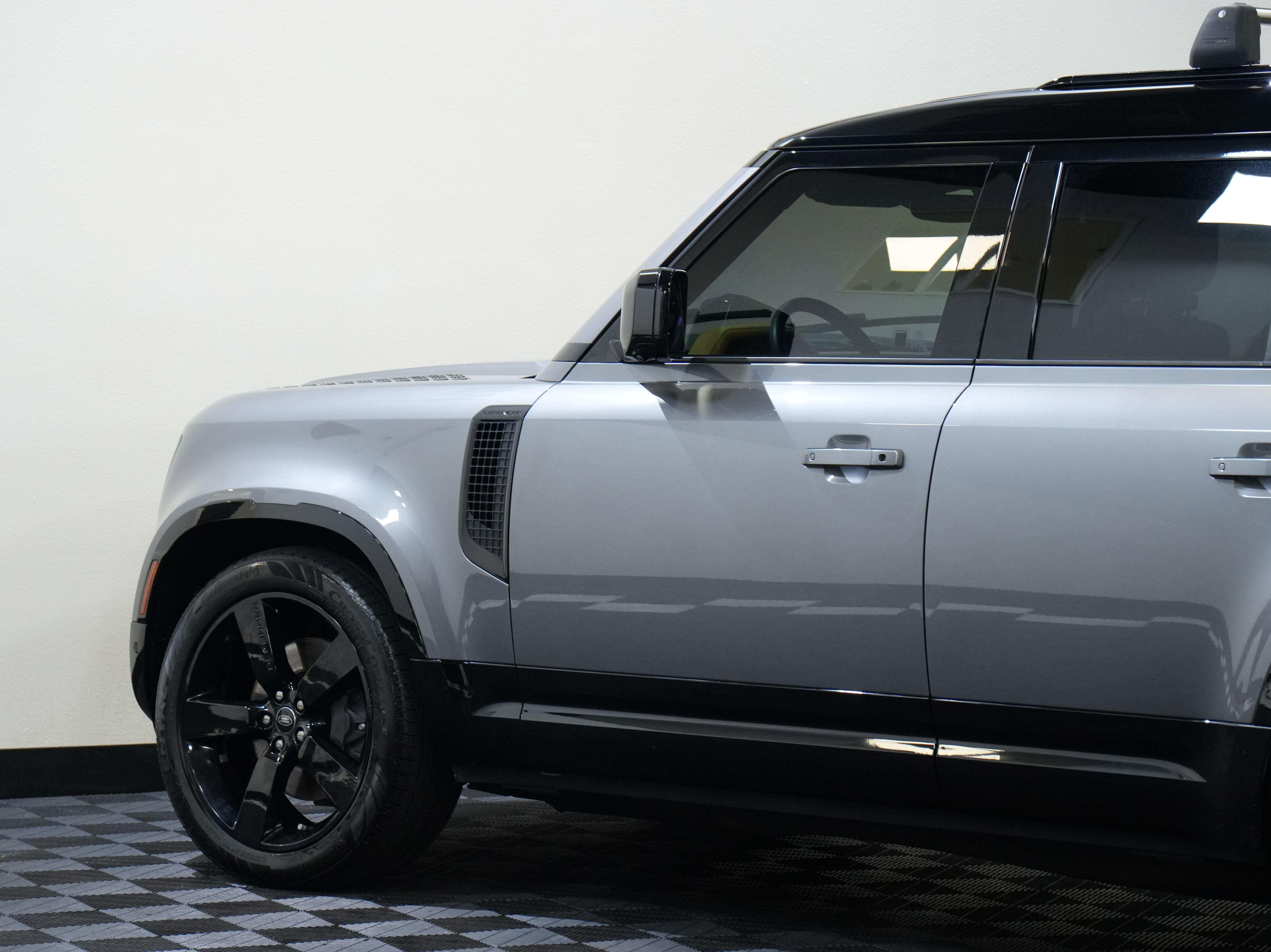 Used 2023 Land Rover Defender 130 X-Dynamic SE AWD/4WD image 19