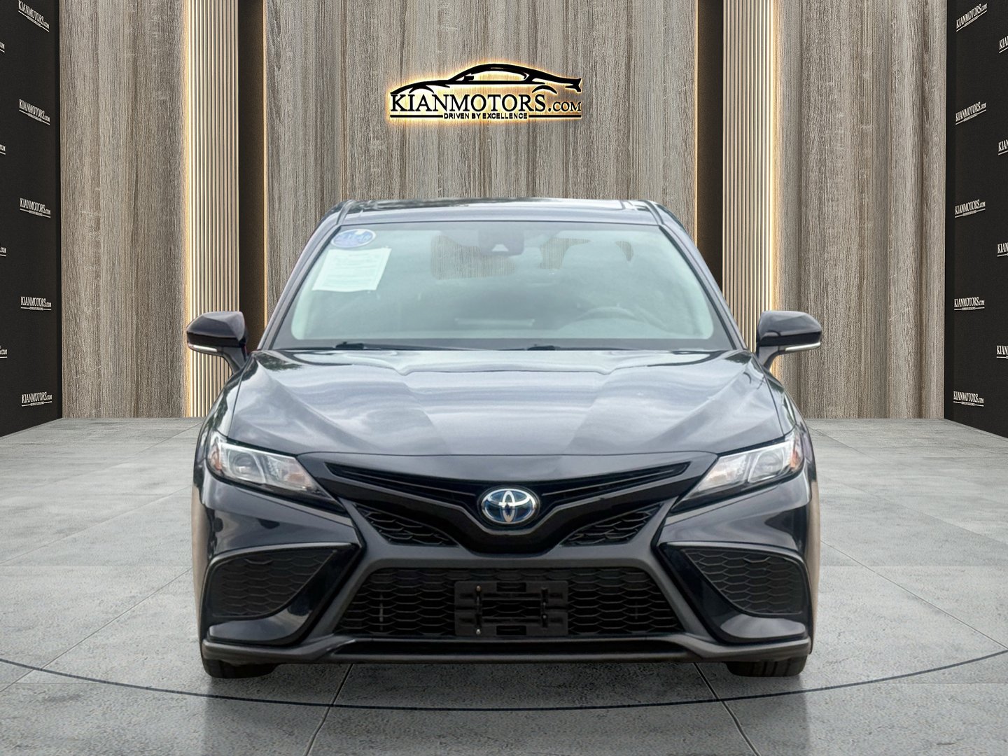 Used 2022 Toyota Camry SE w/ Audio Upgrade Package FWD image 2