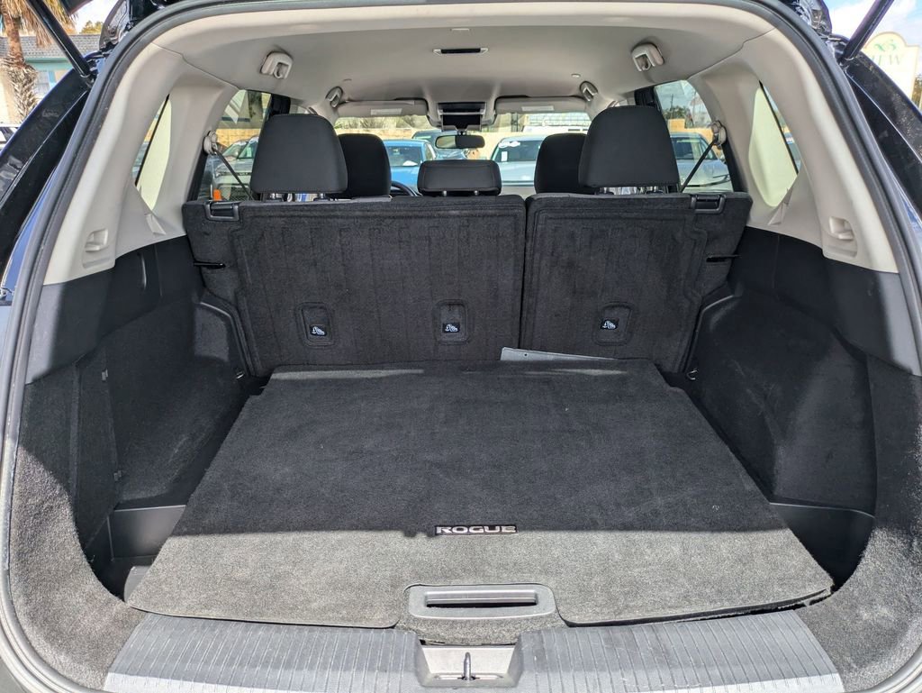 Used 2023 Nissan Rogue SV image 28
