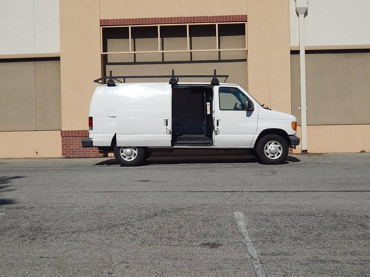 Used 2007 Ford E-250 and Econoline 250 RWD image 4