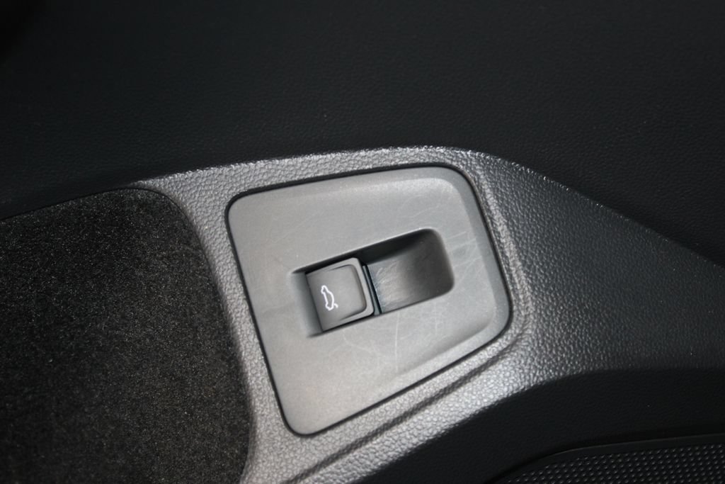 Used 2019 Volkswagen Tiguan SEL FWD image 39