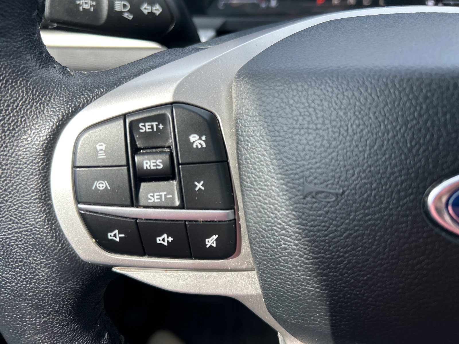 Certified 2021 Ford Explorer XLT w/ Equipment Group 202A image 25