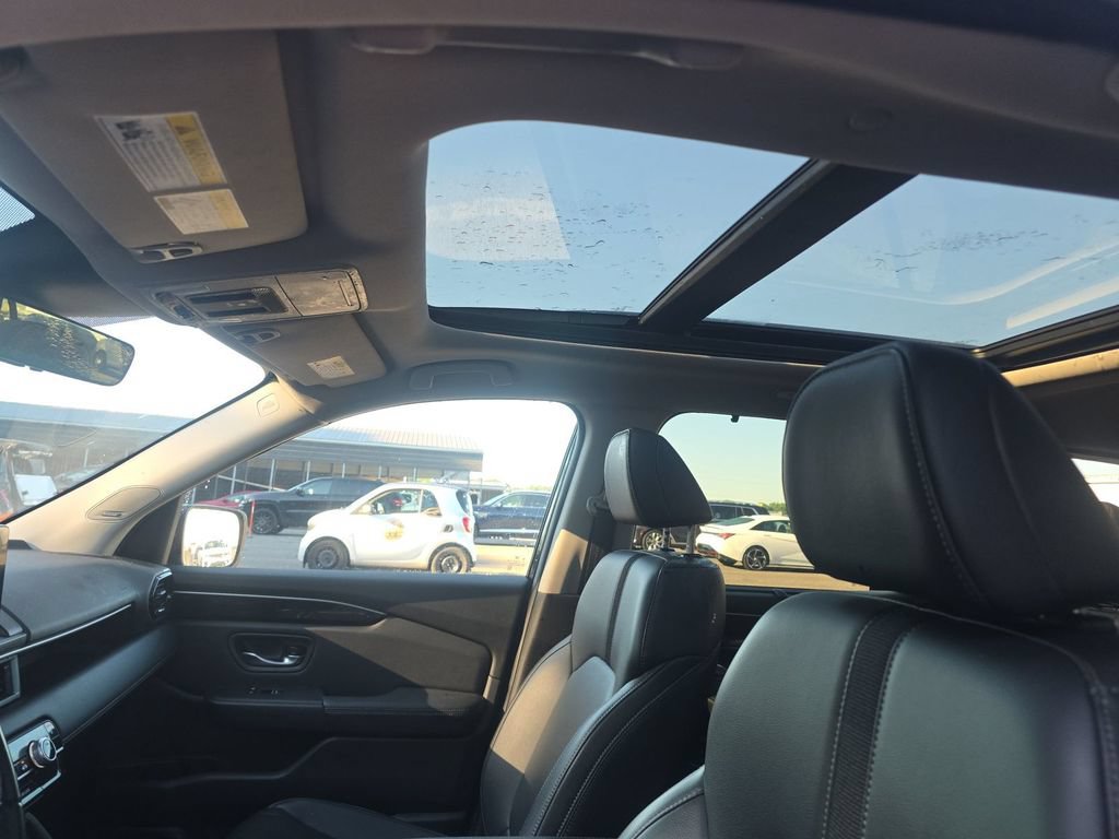 Used 2023 Honda Pilot Touring image 11