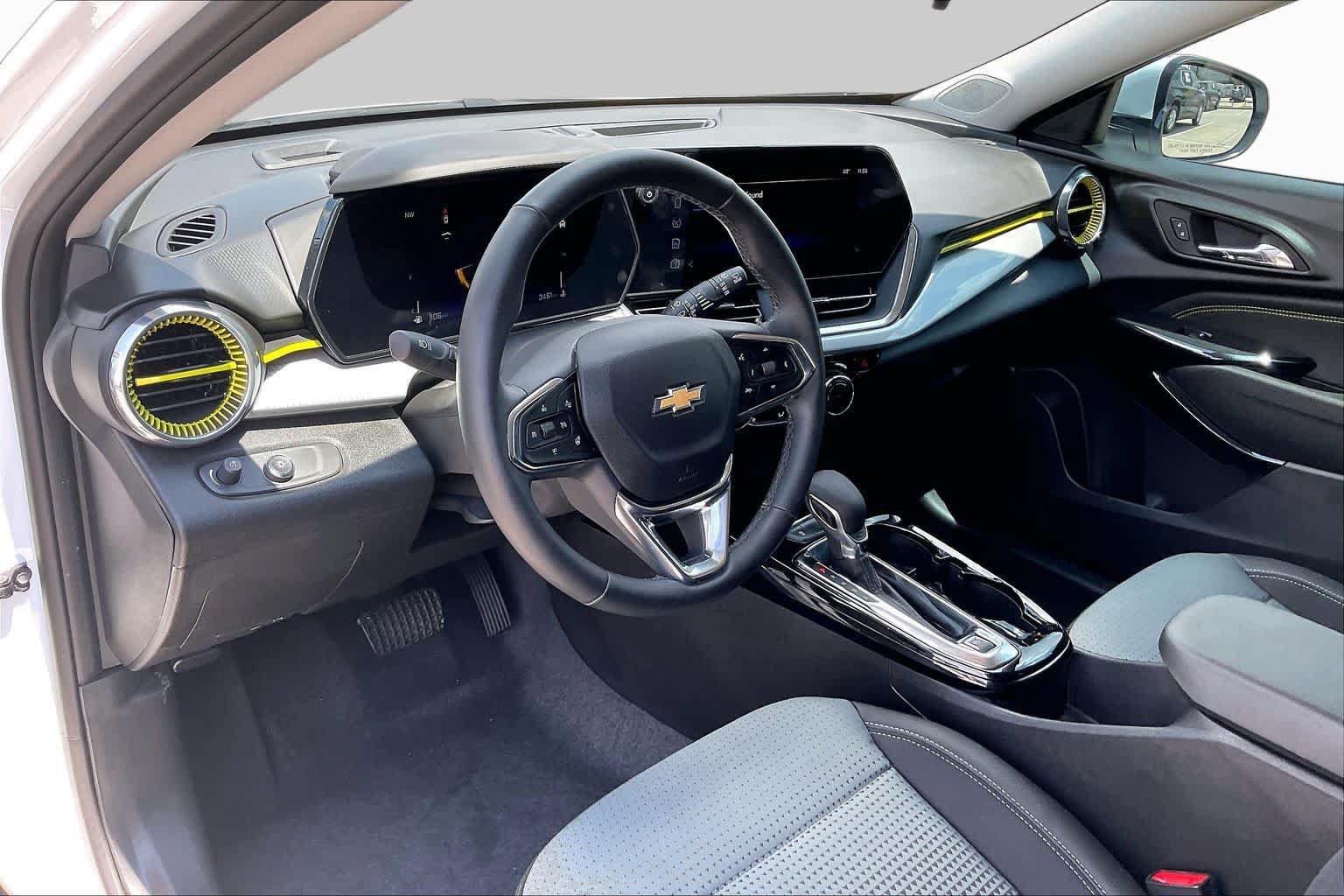 Used 2026 Chevrolet Trax LT w/ Driver Confidence Package FWD image 17