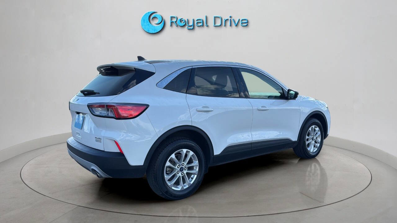 Used 2022 Ford Escape SE image 6
