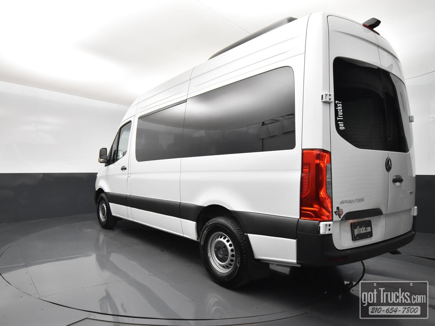 Used 2024 Mercedes-Benz Sprinter 2500 image 5