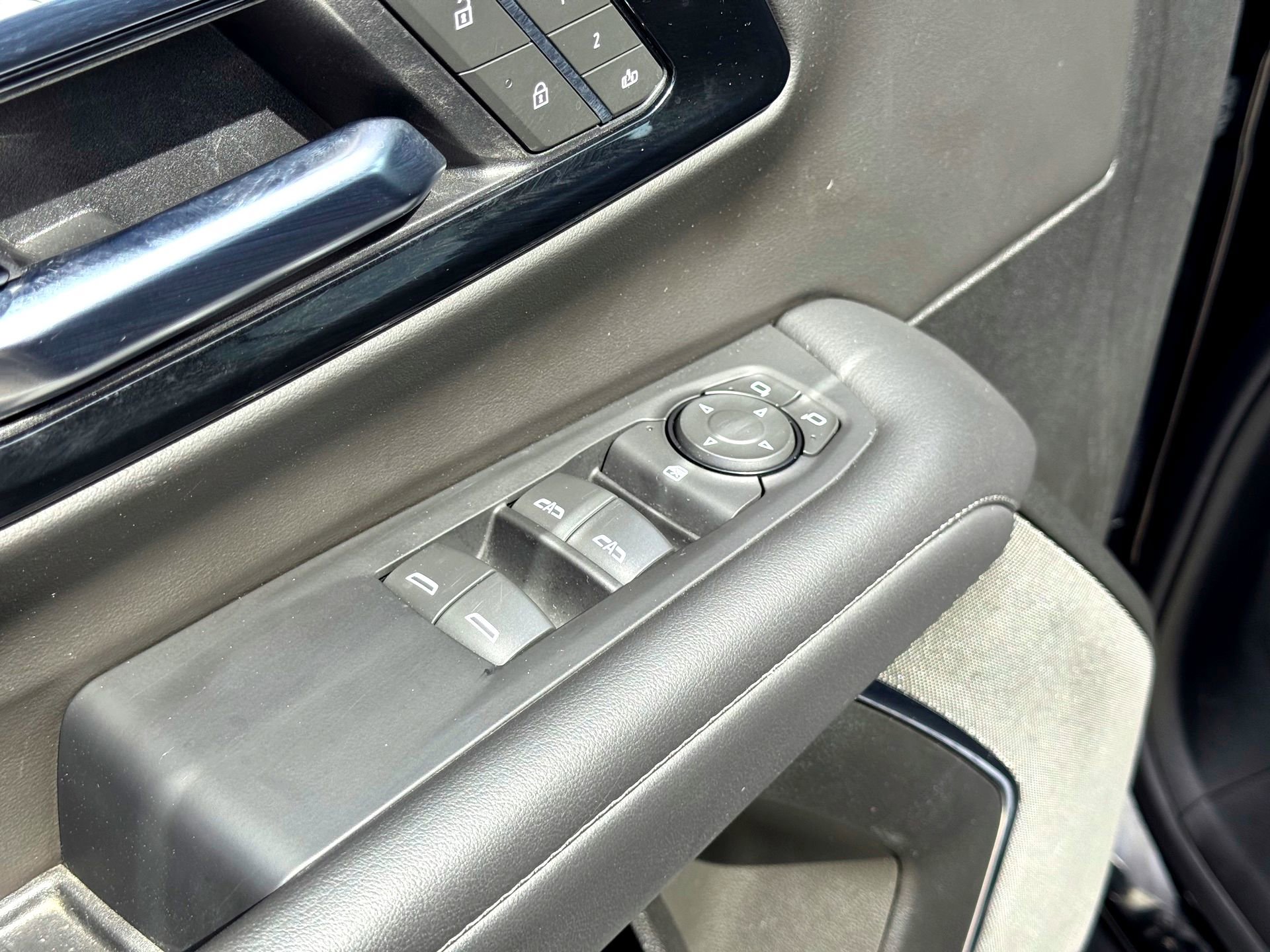 Used 2025 Chevrolet Tahoe Z71 image 16