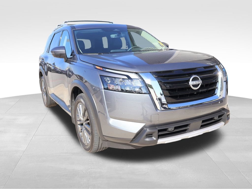 Used 2025 Nissan Pathfinder SL w/ SL Premium Package AWD/4WD image 9