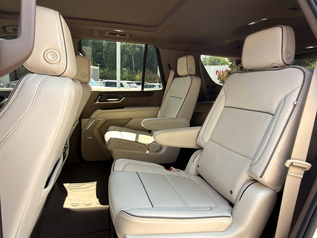 Used 2025 GMC Yukon Denali w/ Sun & Power Step Package AWD/4WD image 22