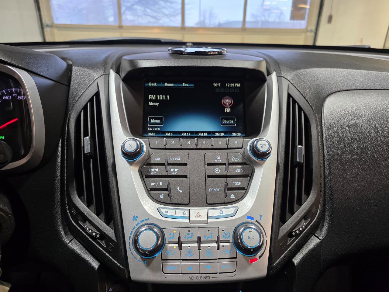 Used 2015 Chevrolet Equinox LT image 29