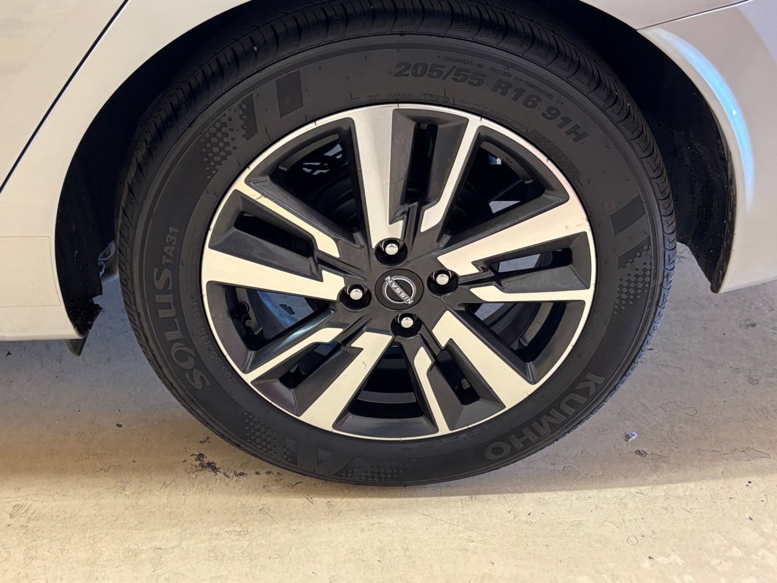 Used 2025 Nissan Versa SV FWD image 27