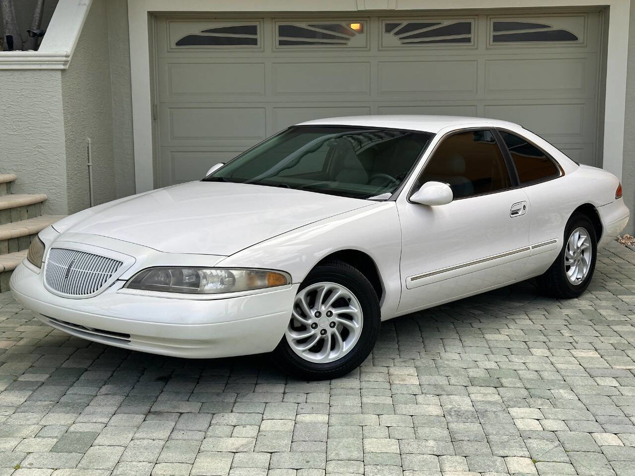 Used 1998 Lincoln Mark VIII RWD image 4