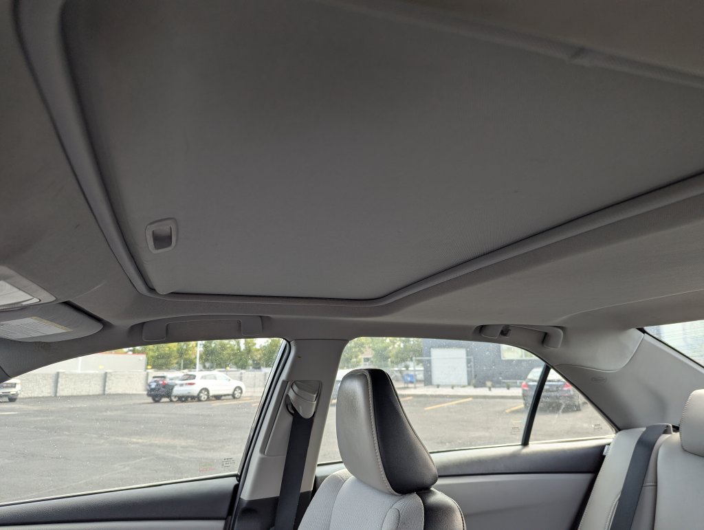 Used 2017 Toyota Camry SE w/ Moonroof Package FWD image 27