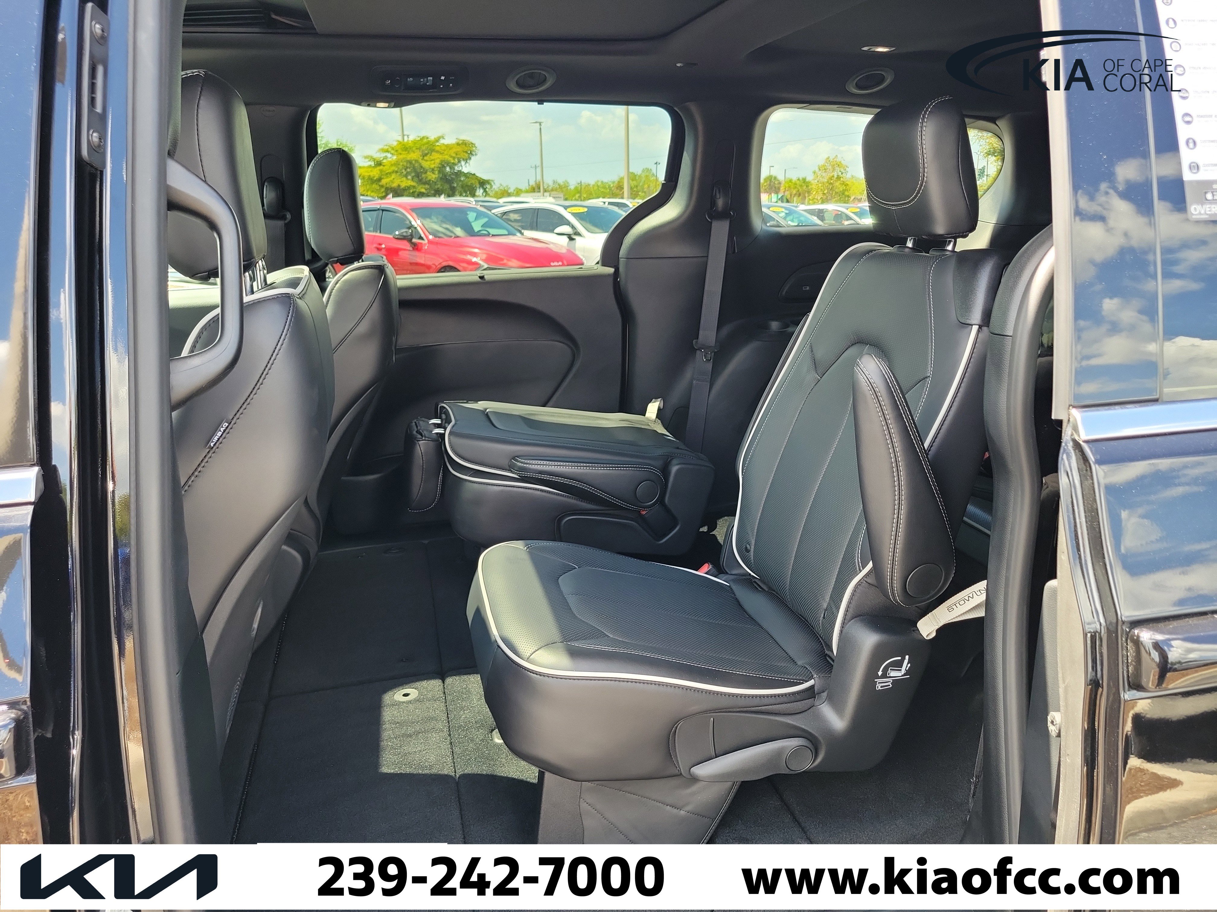 Used 2026 Chrysler Pacifica Limited image 13
