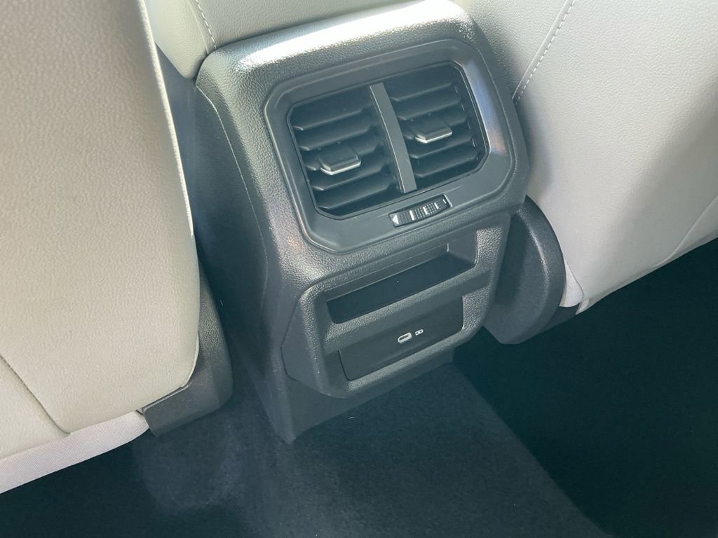 Used 2024 Volkswagen Taos SE image 25