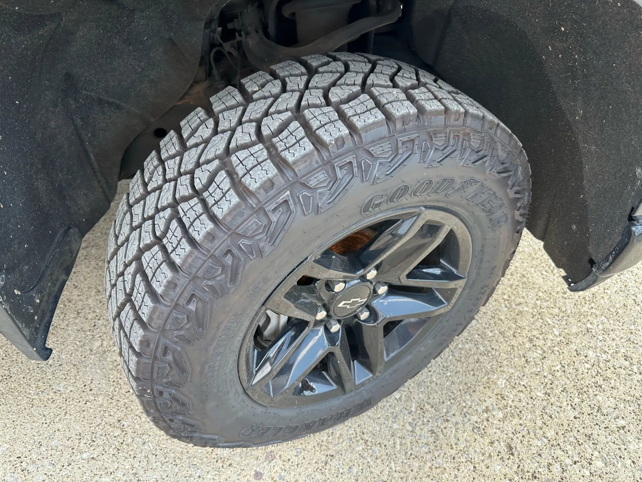 Used 2020 Chevrolet Silverado 1500 Custom Trail Boss w/ LPO, Dark Essentials Package image 9