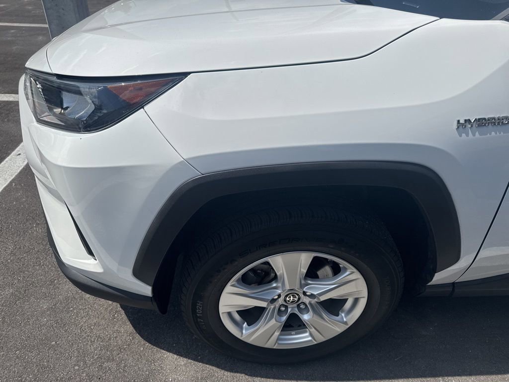 Used 2021 Toyota RAV4 LE image 9