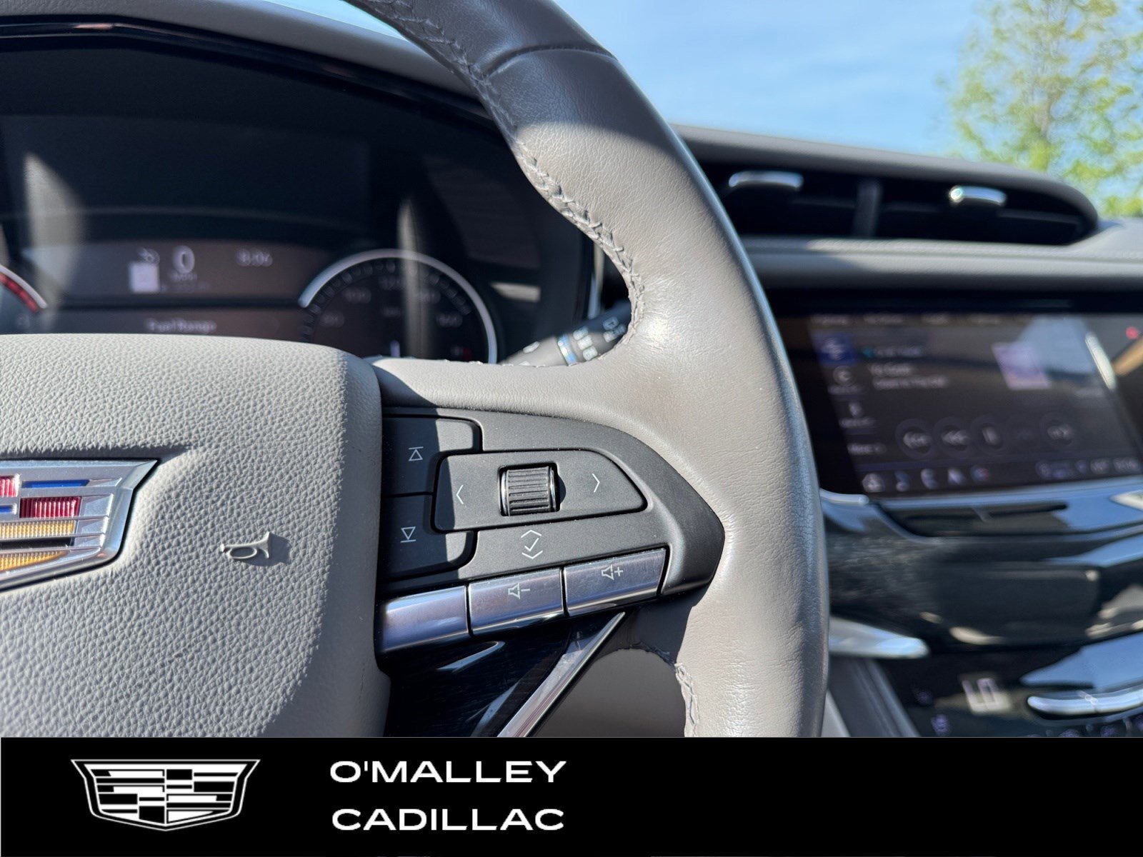 Certified 2023 Cadillac XT6 Premium Luxury w/ LPO, Floor Liner Package AWD/4WD image 17