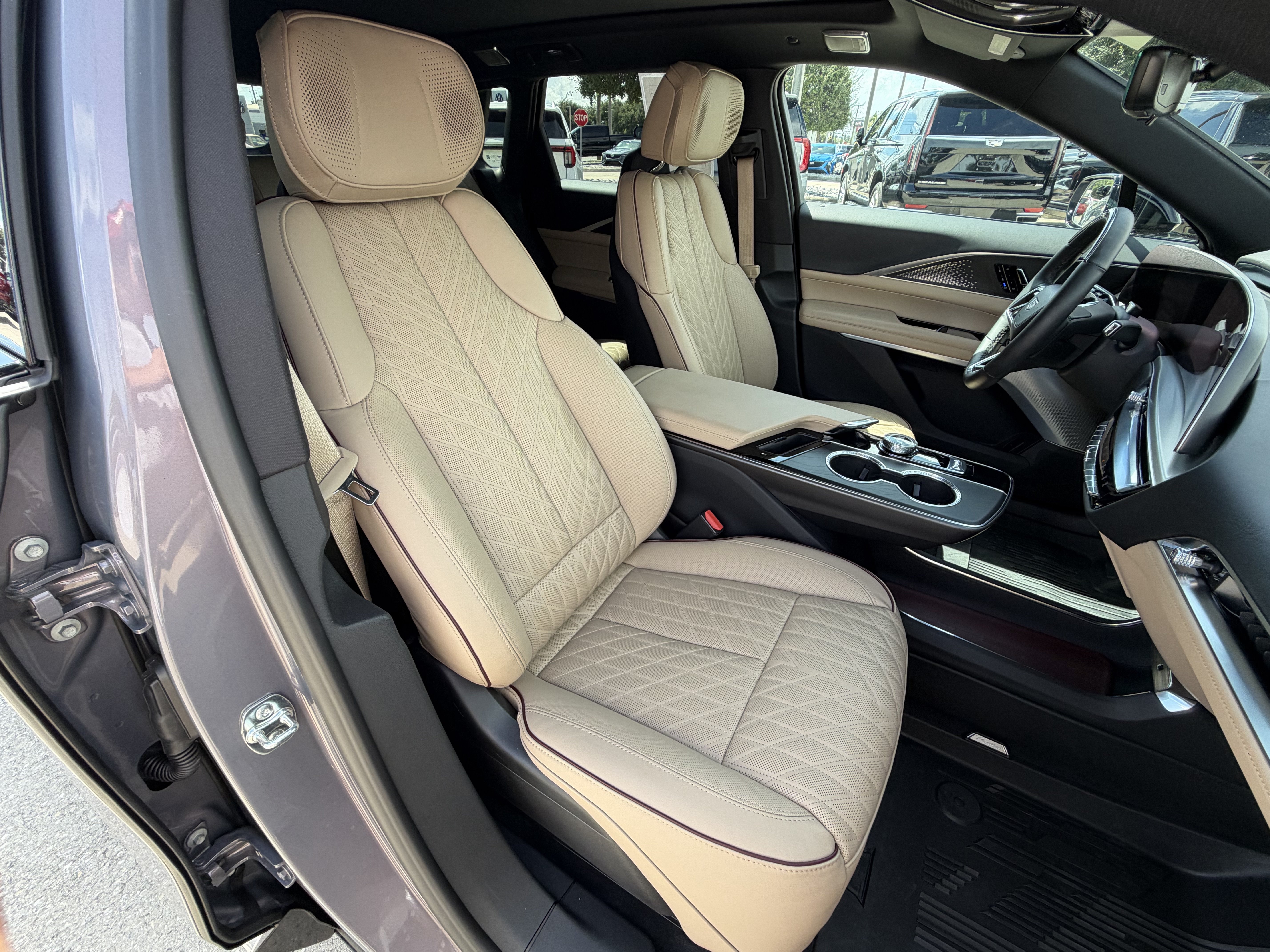 Certified 2026 Cadillac Lyriq Signature Luxury w/ LPO, Blue Accent Package AWD/4WD image 19