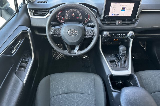 Used 2025 Toyota RAV4 XLE FWD image 16