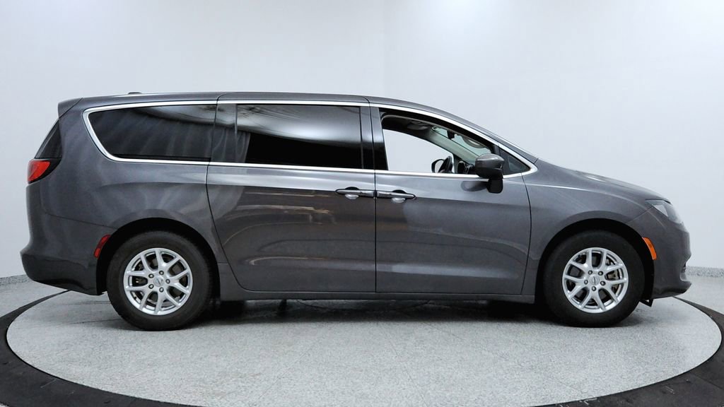 Used 2023 Chrysler Voyager LX image 6