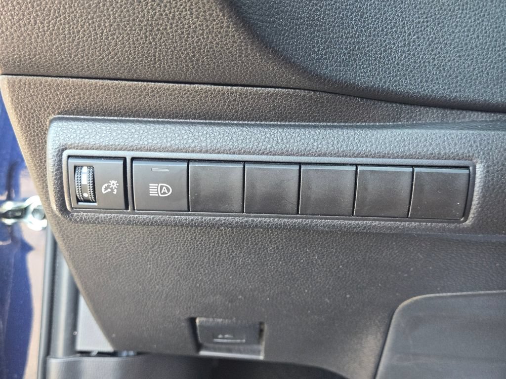 Used 2025 Toyota Corolla LE FWD image 20
