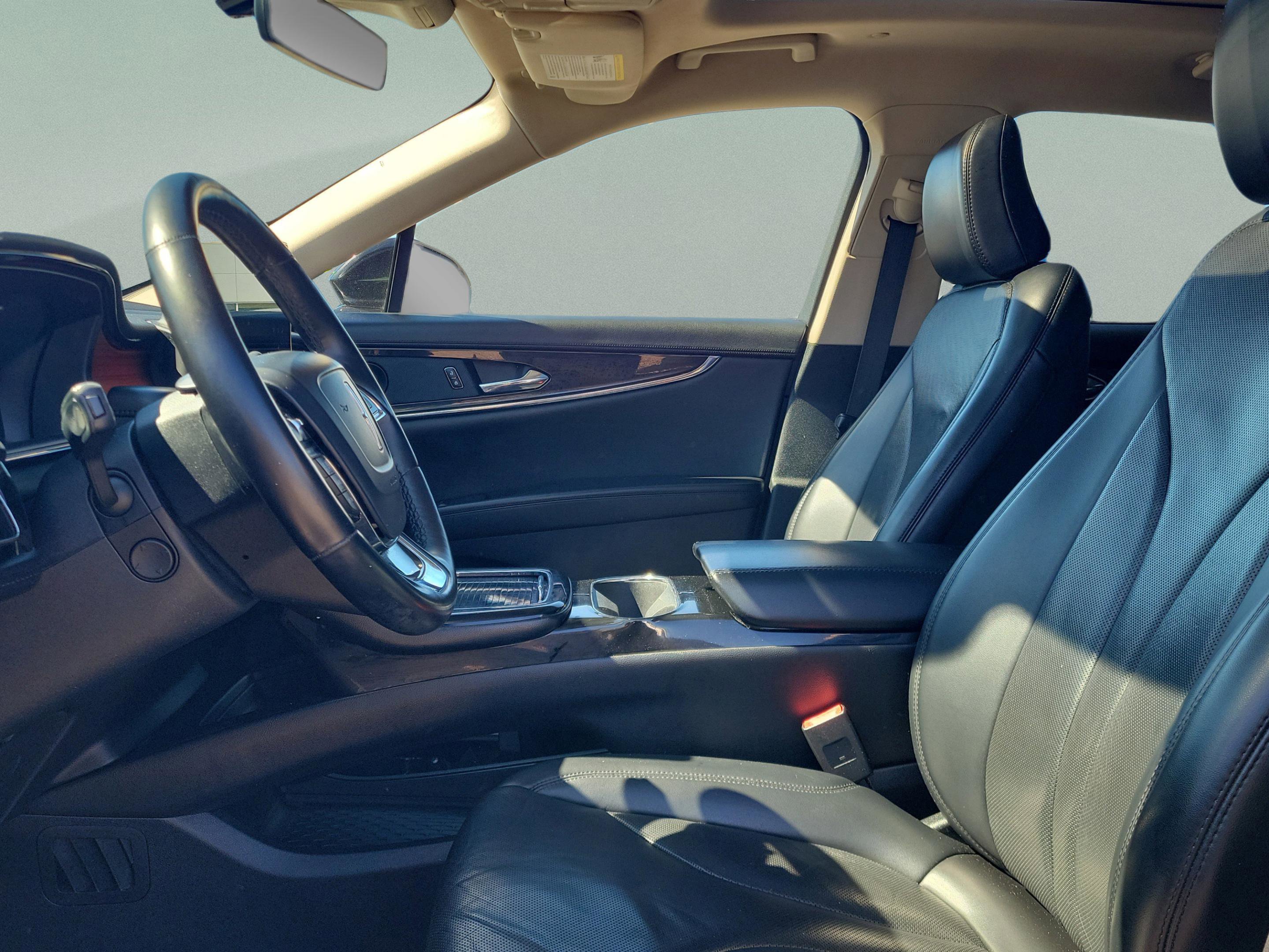 Used 2021 Lincoln Nautilus Reserve image 22