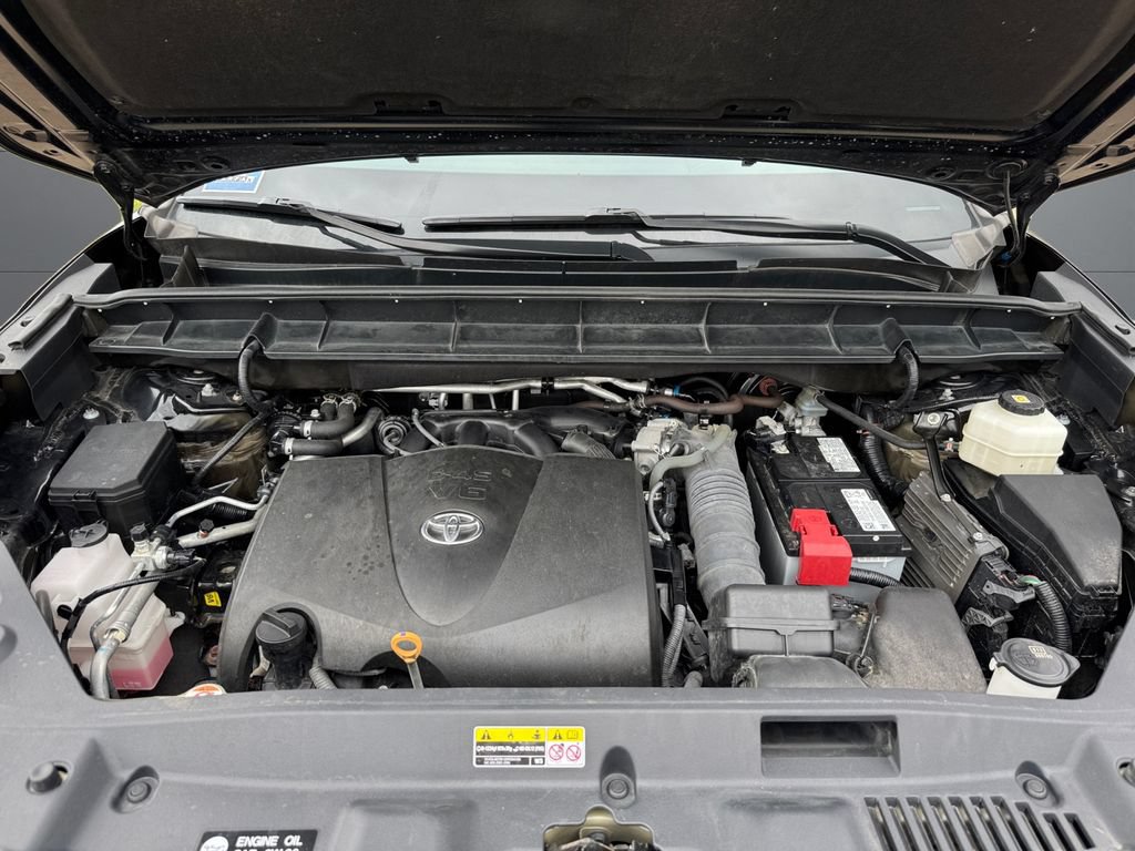 Used 2021 Toyota Highlander LE AWD/4WD image 20