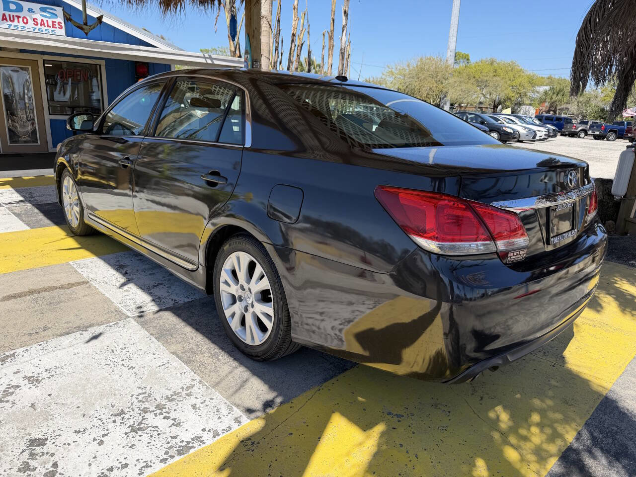 Used 2011 Toyota Avalon Limited FWD image 8