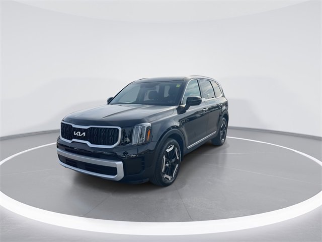 Used 2025 Kia Telluride EX w/ EX Captain's Chair Package image 3