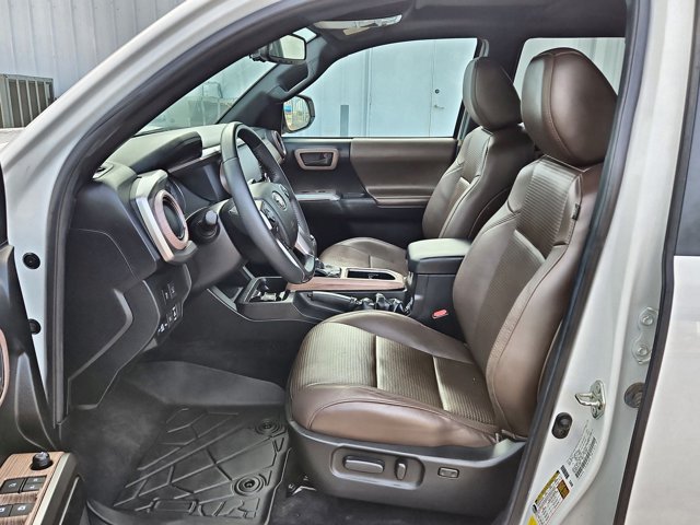 Used 2022 Toyota Tacoma Limited AWD/4WD image 15