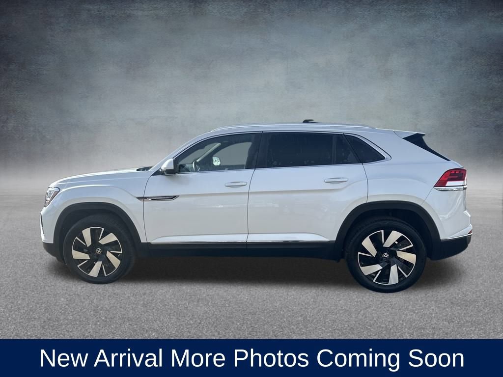 Used 2025 Volkswagen Atlas Cross Sport SEL image 3