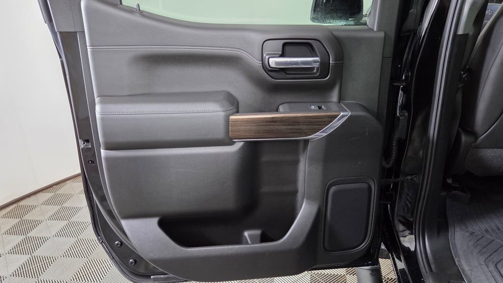 Used 2020 Chevrolet Silverado 1500 LT Trail Boss w/ Midnight Edition image 25