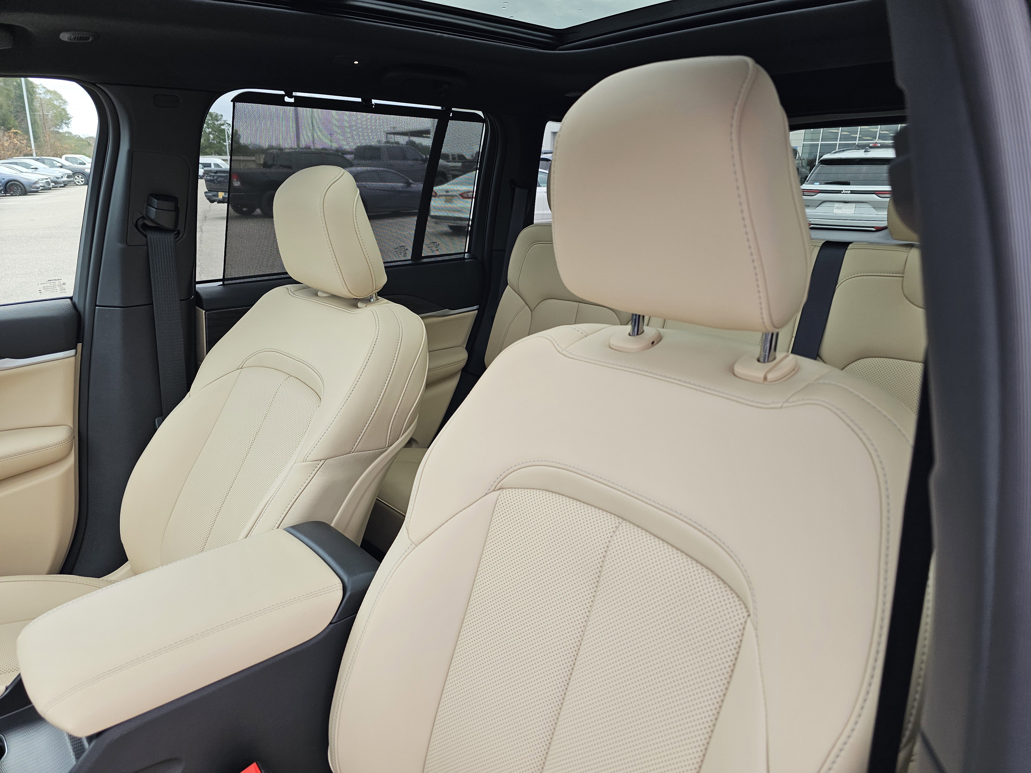 New 2025 Jeep Grand Cherokee Limited w/ Luxury Tech Group II image 16