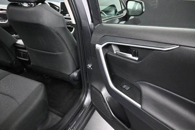 Used 2025 Toyota RAV4 XLE AWD/4WD image 19