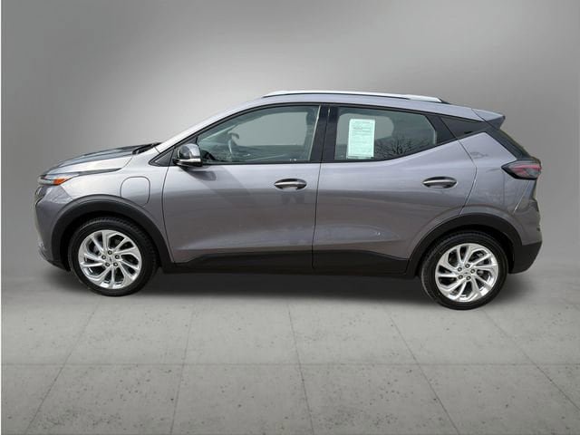 Used 2023 Chevrolet Bolt EUV LT w/ Driver Confidence Package FWD image 3