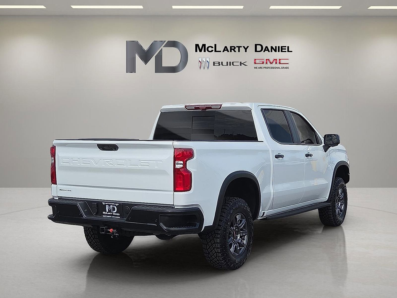 Used 2025 Chevrolet Silverado 1500 ZR2 w/ Technology Package AWD/4WD image 5