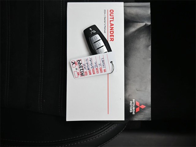 Used 2024 Mitsubishi Outlander SE image 12